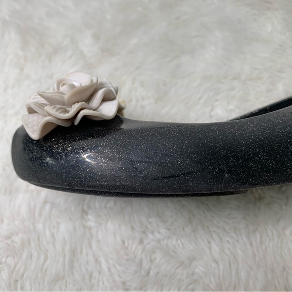 Mini Melissa Girl's Black Ultragirl Garden Floral Slip On Flat Shoes Size 8-9 - Picture 4 of 13